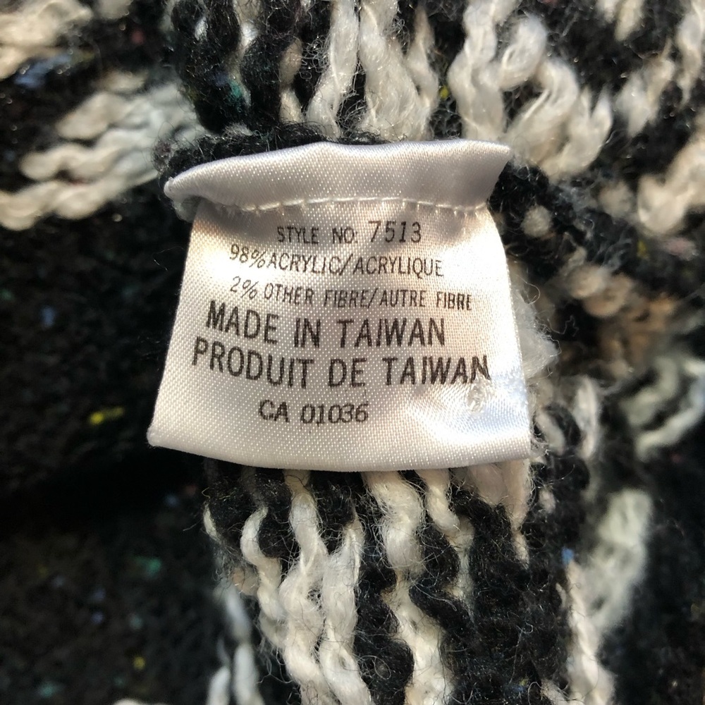 Vintage Black and White Patterned Knit Sweater - Picture 9 of 17